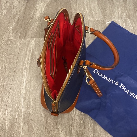 Dooney and Bourke purse - Picture 4 of 8